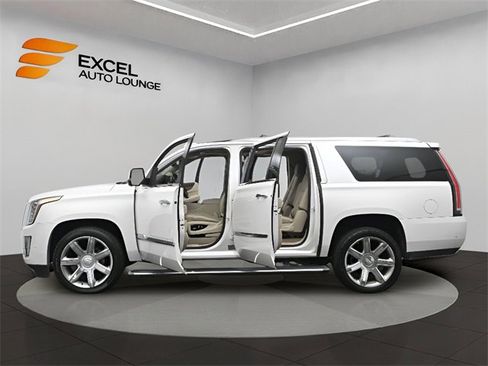 Used 2017 Cadillac Escalade ESV Premium Luxury image 55