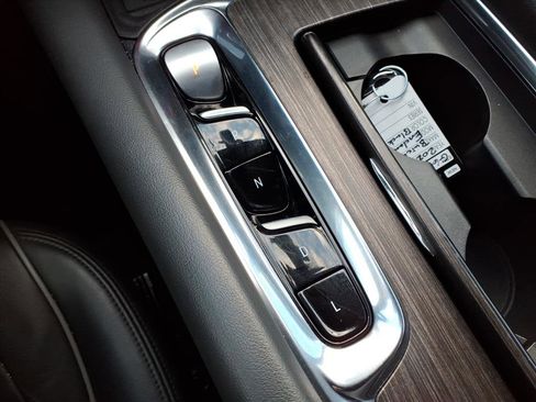 Used 2024 Buick Enclave Avenir w/ Avenir Technology Package image 23