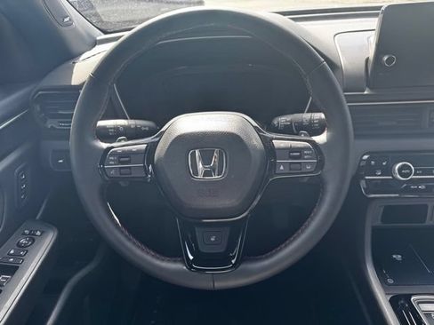 Used 2025 Honda Pilot Black Edition image 17