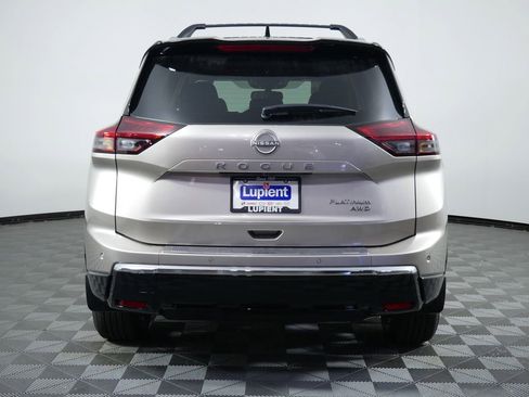 Used 2025 Nissan Rogue Platinum image 7