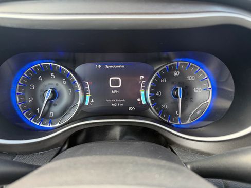 Used 2022 Chrysler Pacifica Touring-L image 18