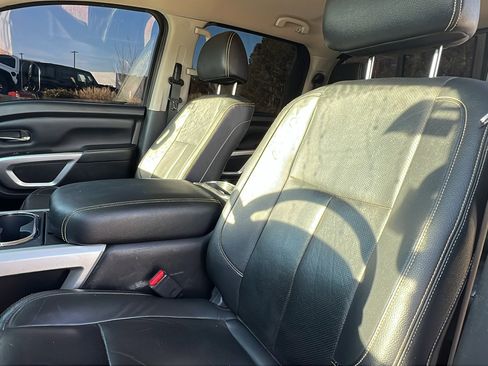 Used 2019 Nissan Titan PRO-4X w/ Pro-4x Convenience Package image 18