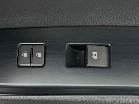 Used 2020 Toyota Camry LE image 28