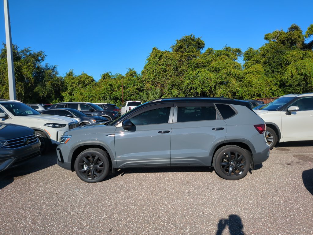 Certified 2024 Volkswagen Taos SE w/ Taos Adventure Package (SXB) FWD image 7