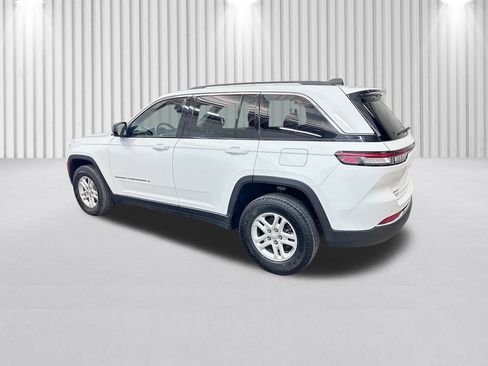 Used 2023 Jeep Grand Cherokee Laredo image 10