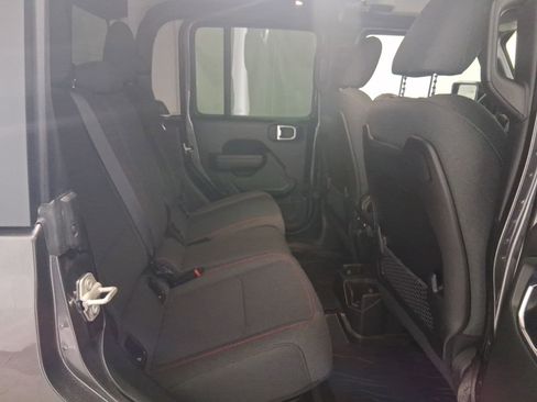 Used 2024 Jeep Gladiator Rubicon AWD/4WD image 16