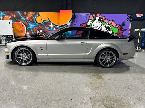 Used 2009 Ford Mustang GT image 2