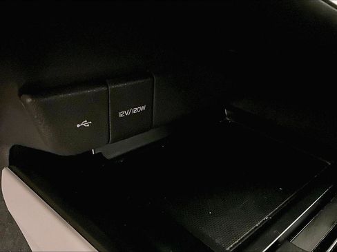 Used 2020 Toyota Camry LE image 31