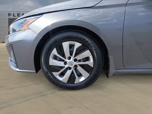 Used 2024 Nissan Altima 2.5 S FWD image 14