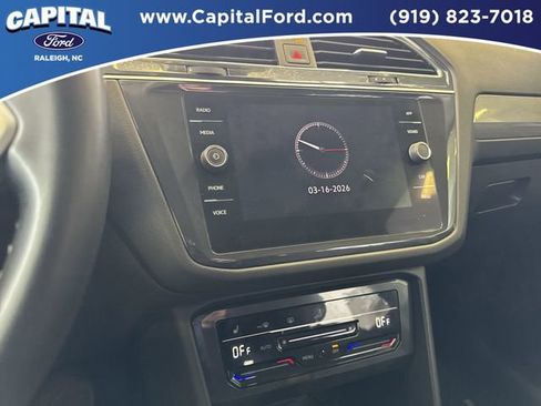 Used 2022 Volkswagen Tiguan SE image 23