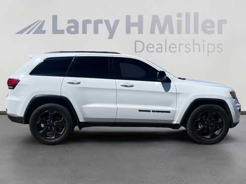 Used 2020 Jeep Grand Cherokee Laredo image 6