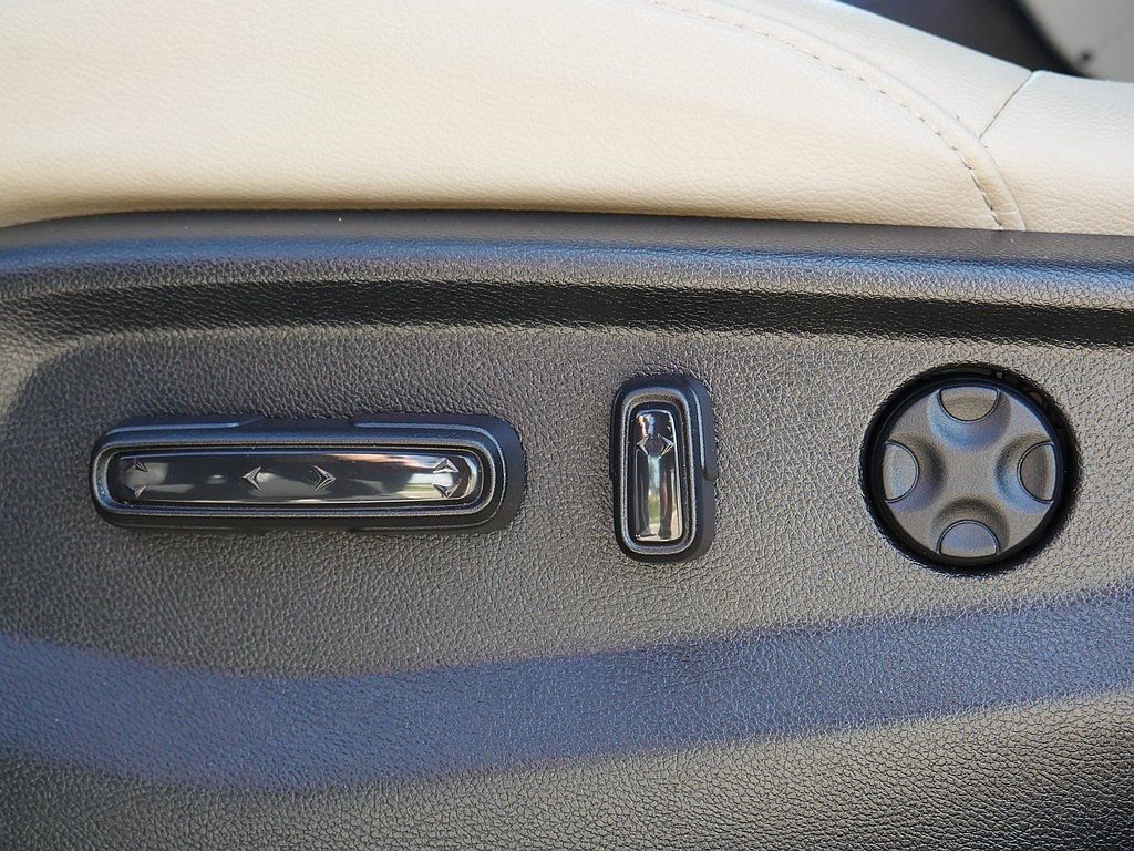 Used 2019 Honda CR-V Touring image 13