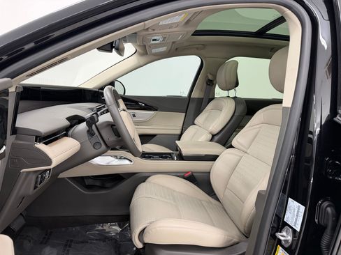 Used 2025 Lincoln Nautilus Reserve AWD/4WD image 5