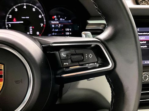Used 2022 Porsche Macan w/ Premium Package Plus image 25