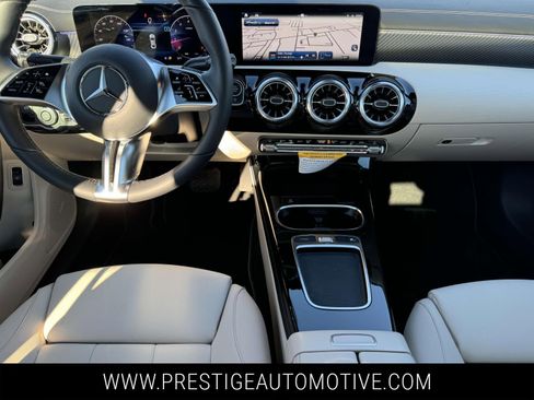 Used 2025 Mercedes-Benz CLA 250 4MATIC image 16