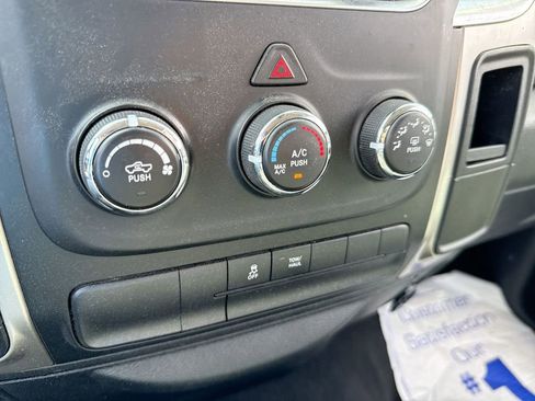Used 2017 RAM 1500 Classic SLT AWD/4WD image 18