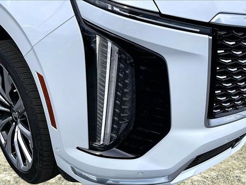 Used 2026 Cadillac Escalade ESV Luxury w/ Touring Package AWD/4WD image 33