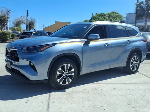 Used 2022 Toyota Highlander XLE image 19
