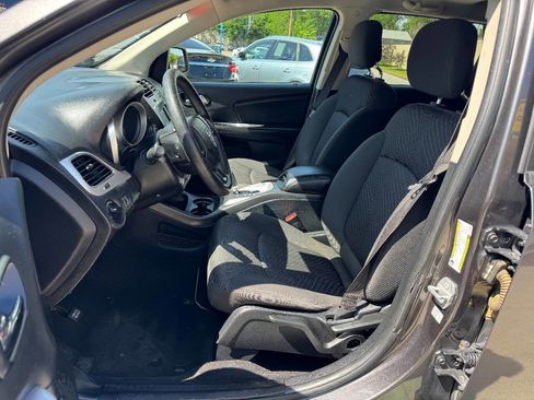 Used 2018 Dodge Journey SE image 9