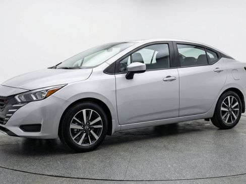 Used 2025 Nissan Versa SV FWD image 3