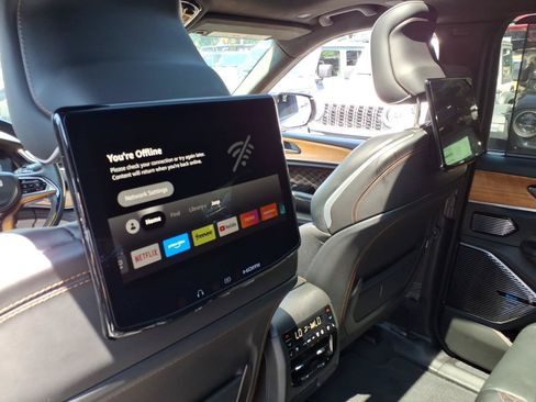 Certified 2024 Jeep Grand Cherokee L Summit AWD/4WD image 13