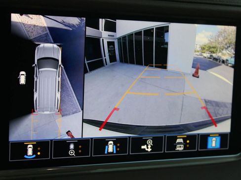 Used 2021 GMC Yukon Denali w/ Denali Premium Package image 25