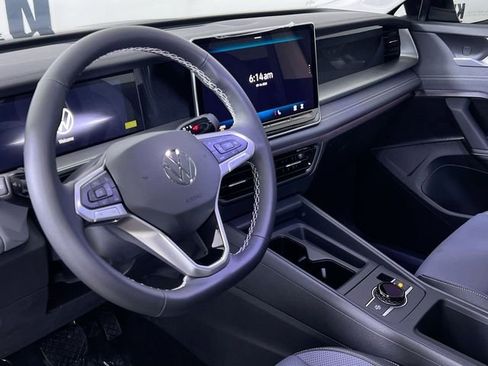 New 2025 Volkswagen Tiguan SE image 25