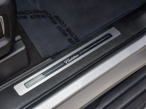 Used 2020 Cadillac Escalade Luxury image 16