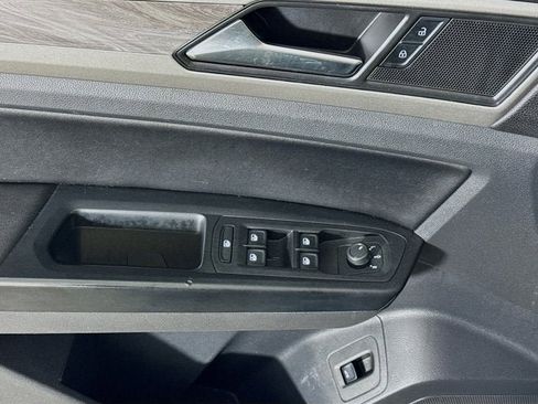 Used 2020 Volkswagen Atlas Cross Sport SE w/ Panoramic Sunroof Package image 17