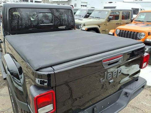 New 2025 Jeep Gladiator Sport AWD/4WD image 9