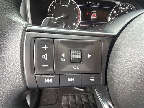 Used 2024 Nissan Rogue SV image 25