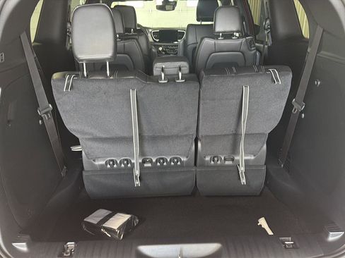 New 2026 Chrysler Pacifica Select image 6