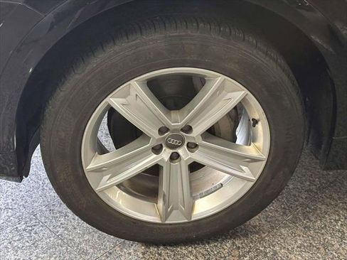 Used 2019 Audi Q8 Premium w/ Convenience Package image 6