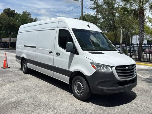 Used 2021 Freightliner Sprinter 2500 RWD image 7