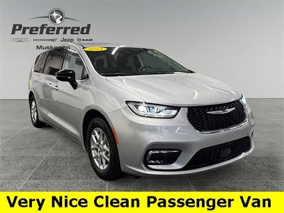Used 2024 Chrysler Pacifica Touring-L