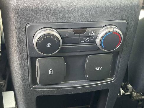 Used 2021 Ford Explorer XLT w/ Equipment Group 202A AWD/4WD image 17
