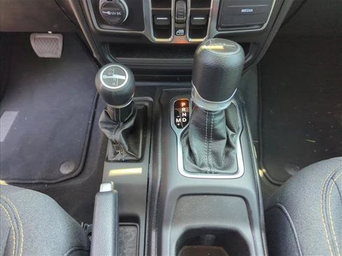 Used 2024 Jeep Gladiator Sport AWD/4WD image 16