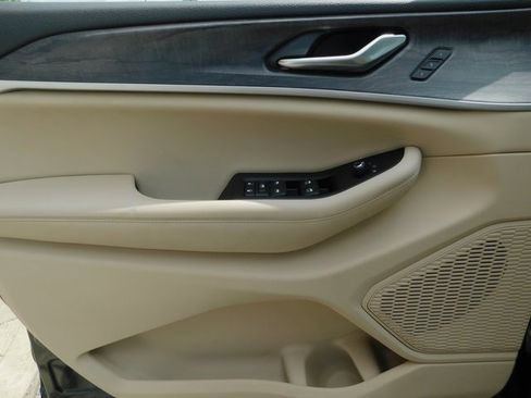 Used 2023 Jeep Grand Cherokee Limited image 11