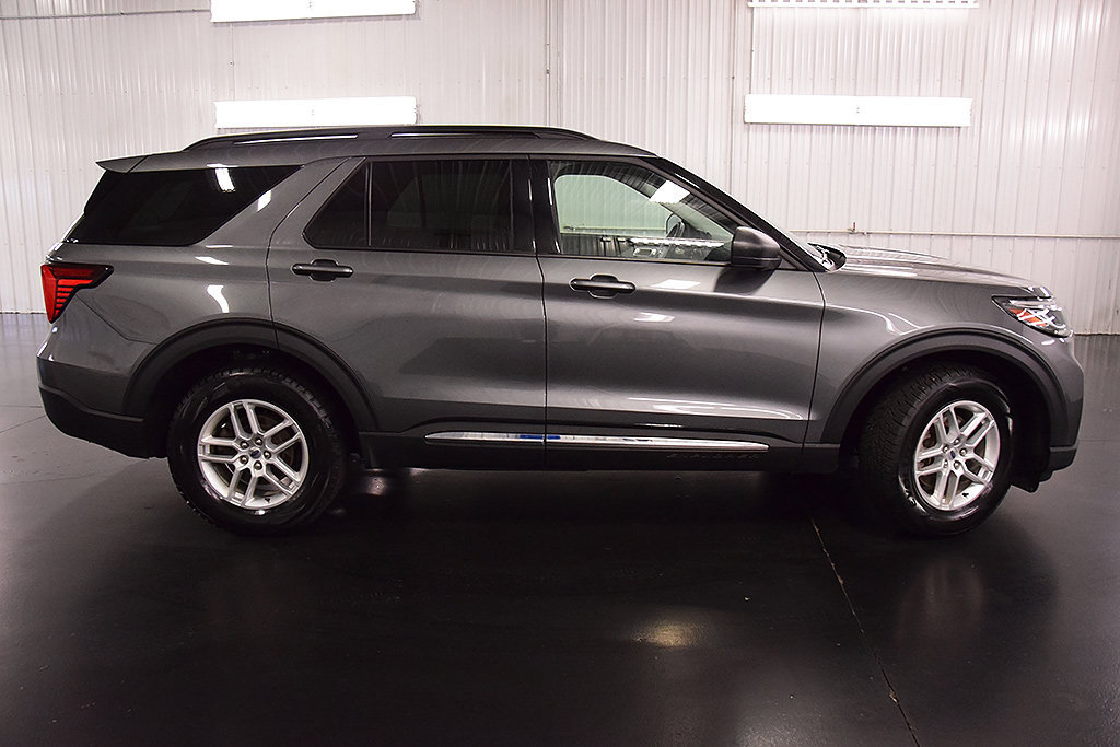 Used 2025 Ford Explorer Active AWD/4WD image 8