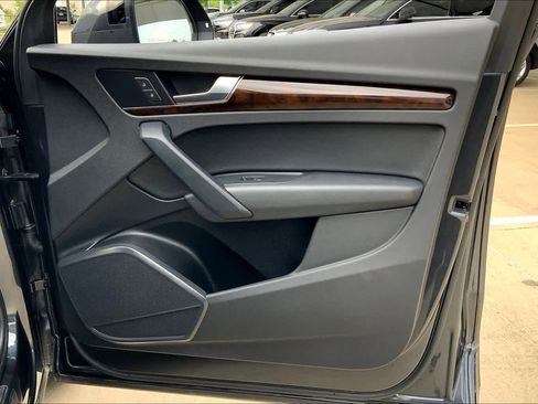 Used 2020 Audi Q5 Premium w/ Convenience Package image 22