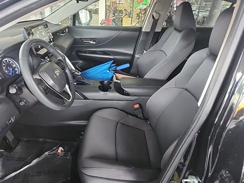 Used 2021 Toyota Venza LE image 10