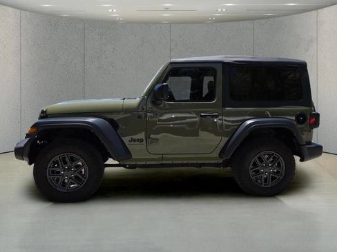 Used 2025 Jeep Wrangler Sport AWD/4WD image 32