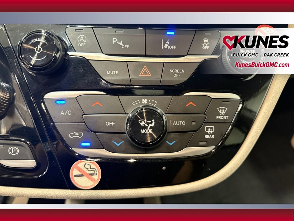 Used 2024 Chrysler Pacifica Touring-L FWD image 28