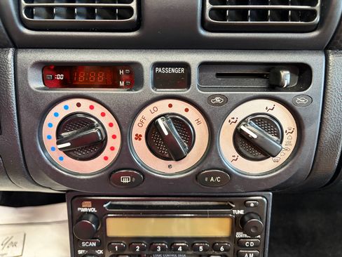 Used 2001 Toyota MR2 RWD image 11