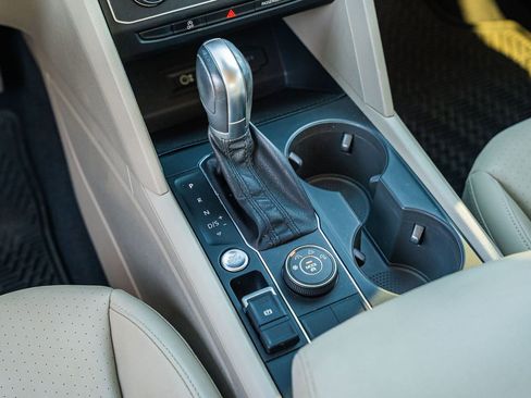 Used 2019 Volkswagen Atlas SE image 30