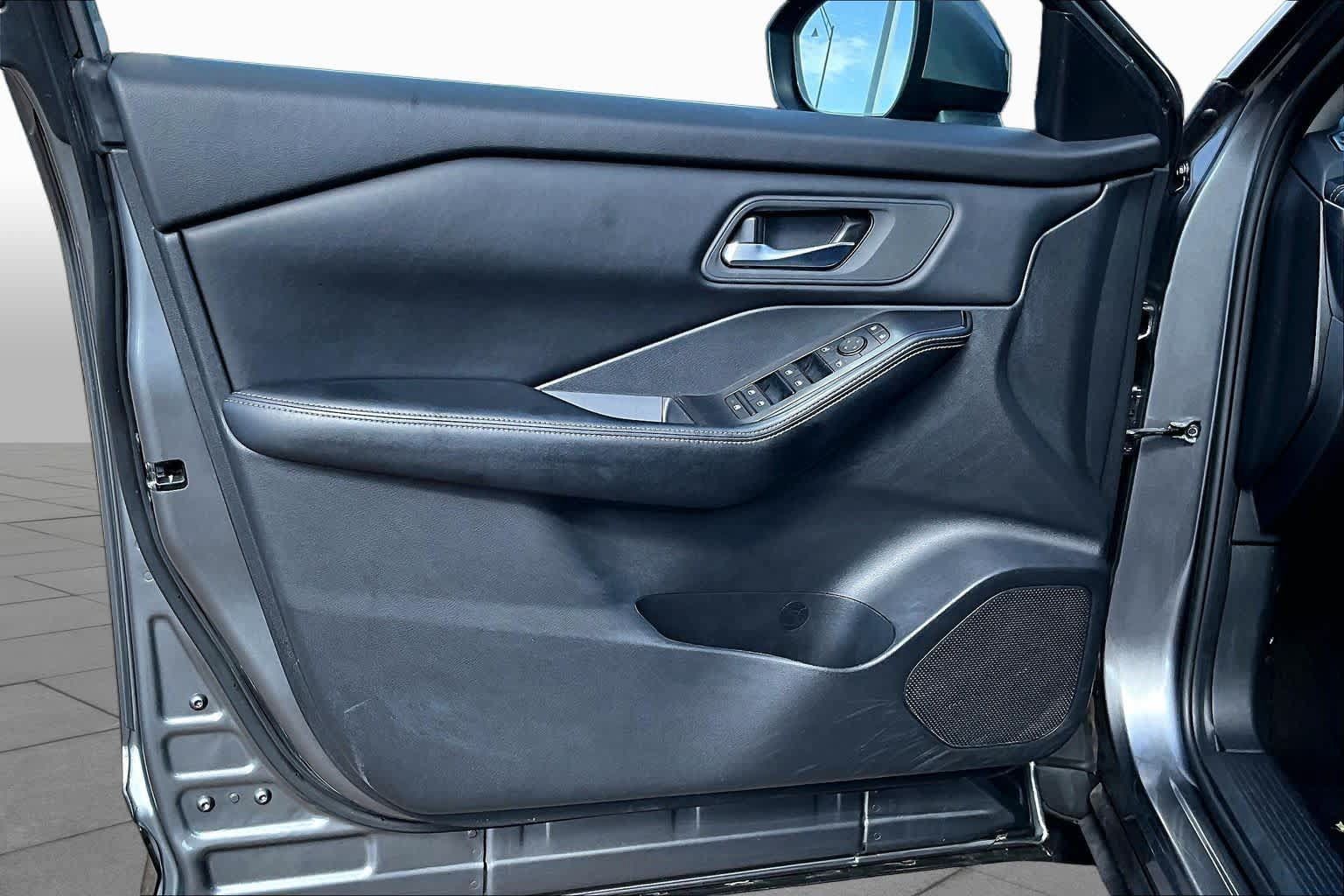 Used 2024 Nissan Rogue SV FWD image 22