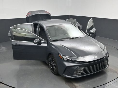 Used 2025 Toyota Camry XLE image 51