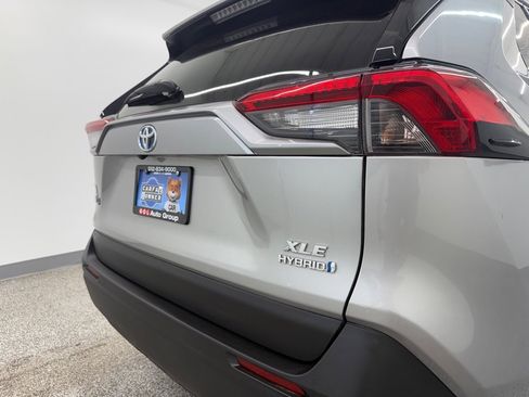 Used 2020 Toyota RAV4 XLE w/ Convenience Package image 7