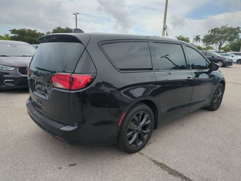 Used 2020 Chrysler Pacifica Touring w/ Advanced Safetytec Group FWD image 6