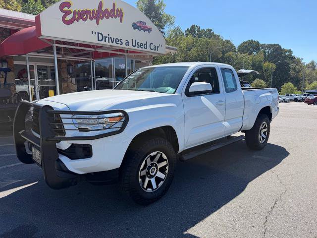 Used 2017 Toyota Tacoma SR AWD/4WD image 1